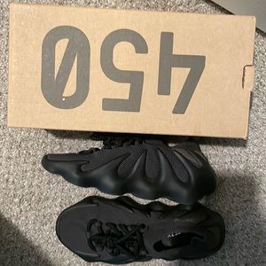 Black Yeezy 450 fit size 6.5 women